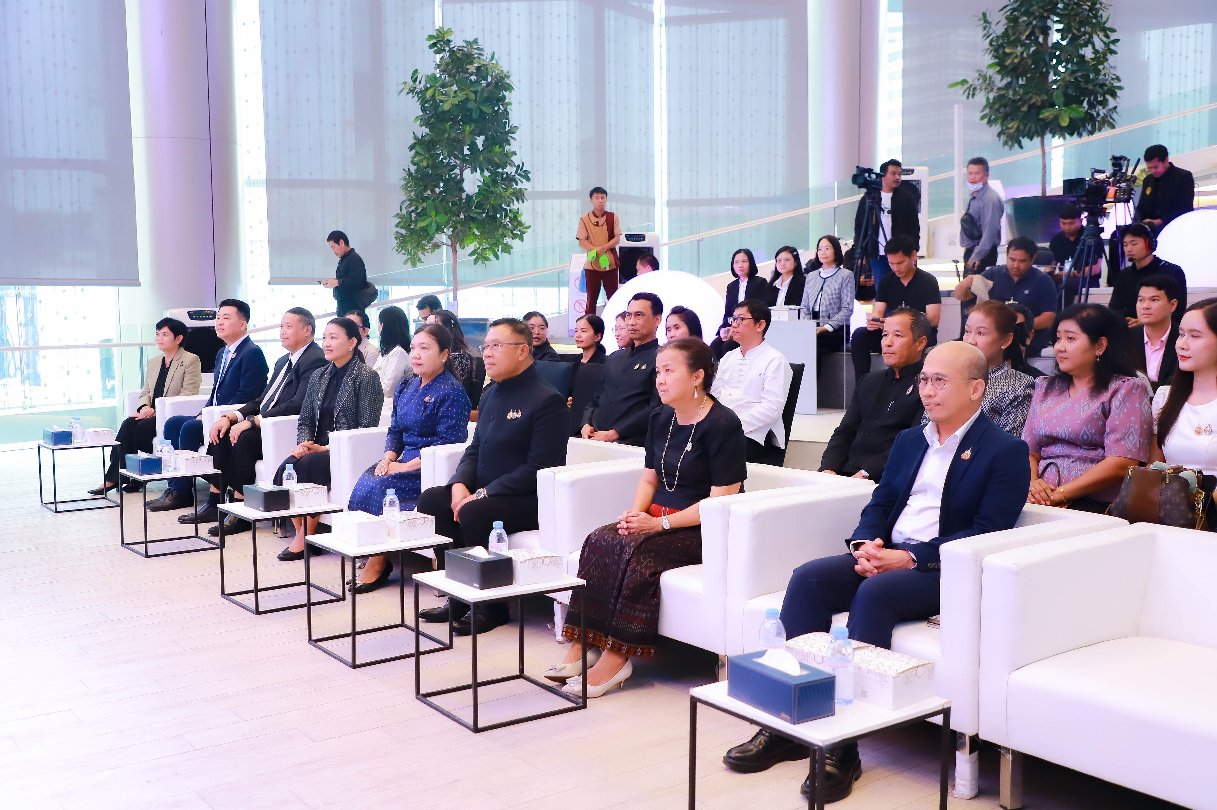 title - ผู้ตรวจราชการ ส.ป.ก. ร่วมพิธีเปิดงานหม่อนไหมสัญจร ณ กรุงเทพมหานครและจังหวัดนนทบุรี ครั้งที่ 3